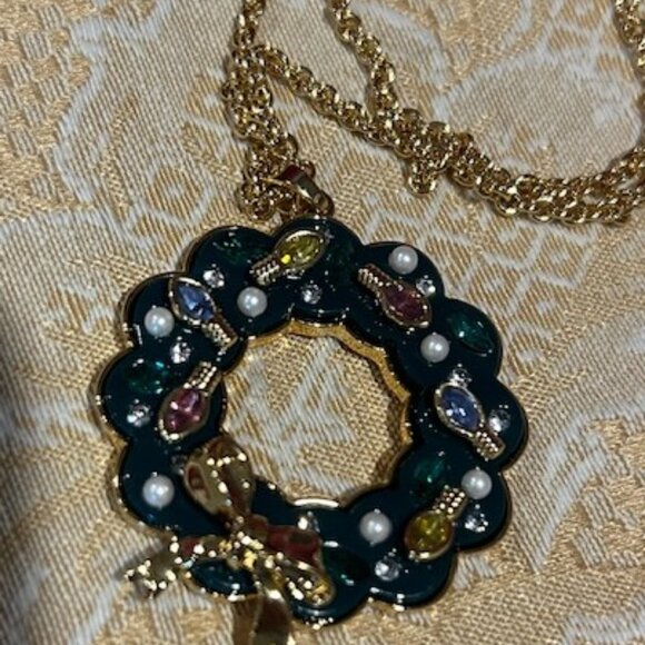 HOLIDAY🎄🎄TALBOTS – NWT - 2020 Christmas Wreath PENDANT NECKLACE - Picture 11 of 11